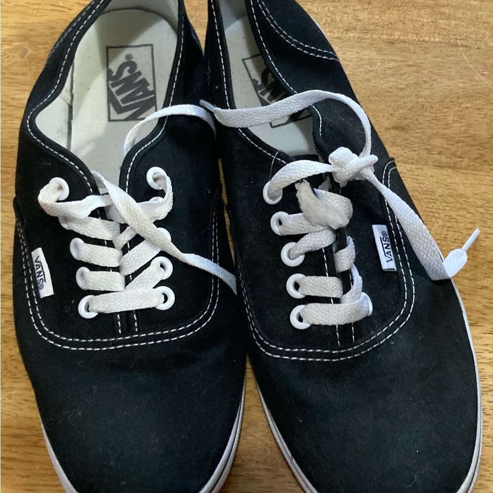 Beautiful vans sneakers 👟 men size 8 women 9.5
